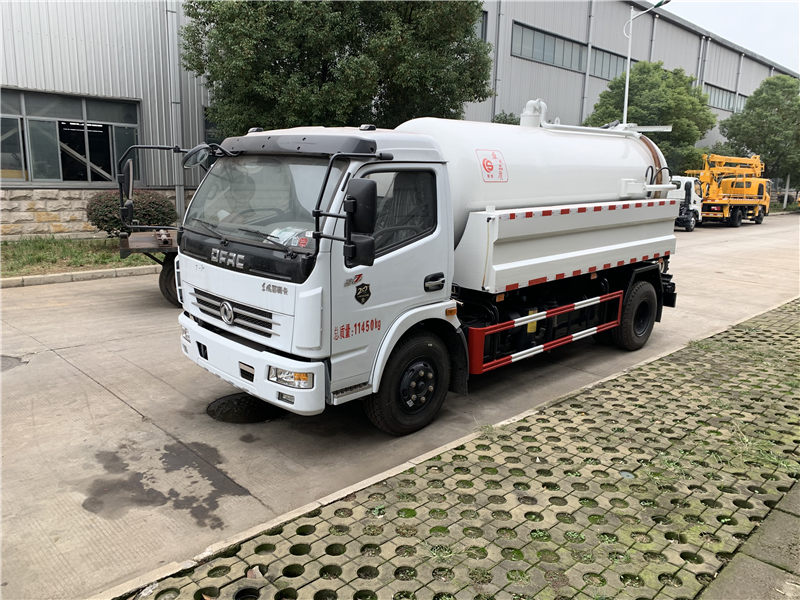 多利卡清洗吸污車（聯(lián)合疏通車6噸）