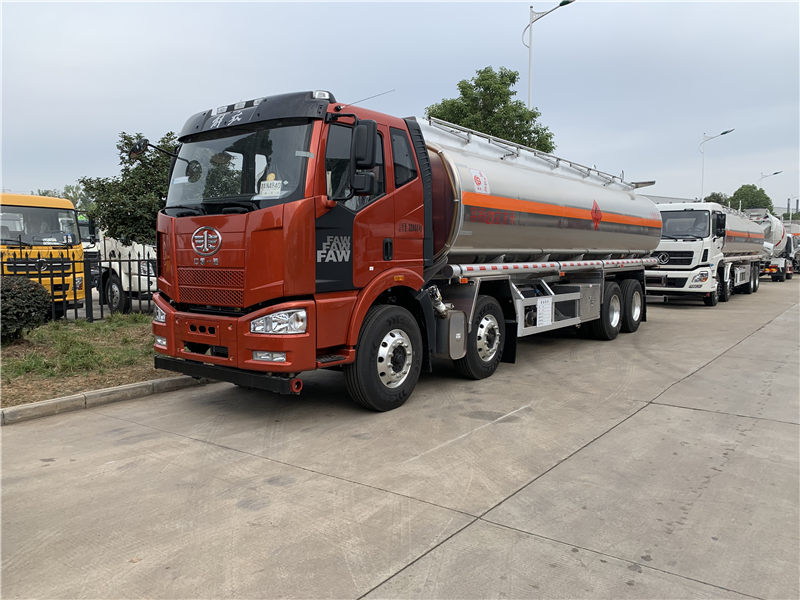 解放J6鋁合金油罐車（24噸）