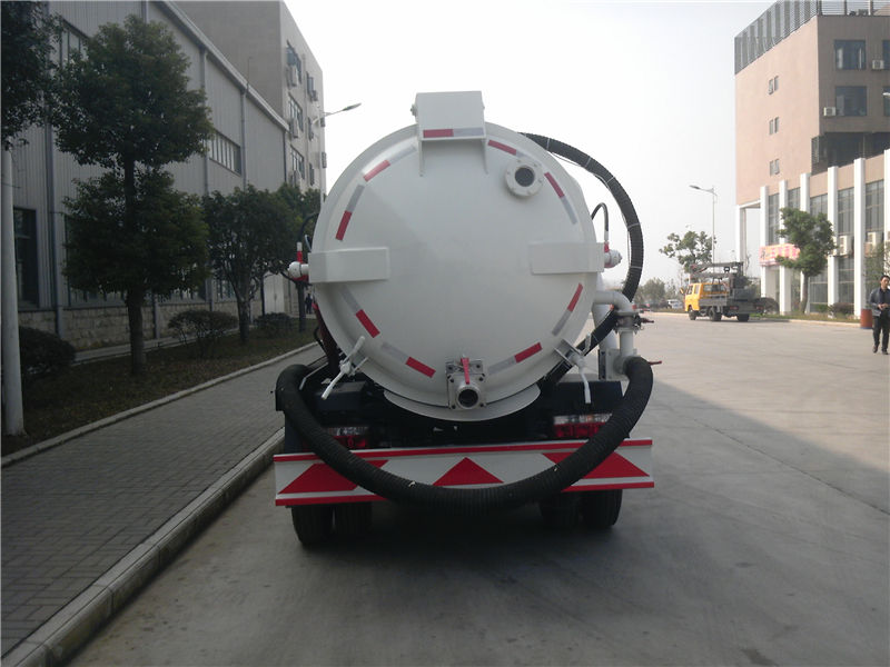 東風(fēng)多利卡吸污車（8噸）