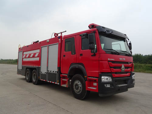 重汽豪沃干粉泡沫聯(lián)用消防車(chē)